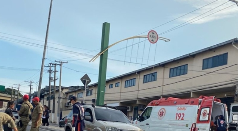 Homem é atropelado em acidente na Avenida Constantino Nery