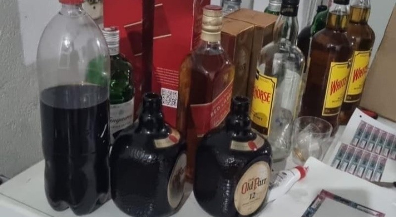 Gin ‘batizado’ e Whisky falsificado: dupla é presa em laboratório clandestino de bebidas em Manaus