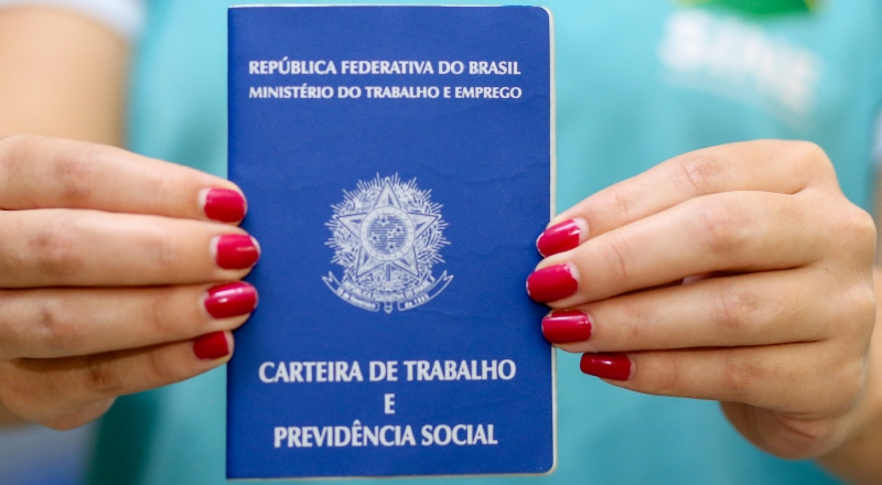 Analista, garçom e vendedora: 300 vagas de emprego estão disponíveis nesta segunda-feira (8), em Manaus