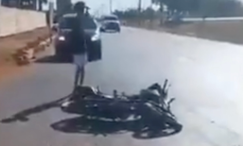 Tragédia: jovem de 20 anos morre em grave acidente com carreta; veja vídeo