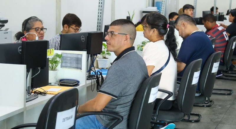 Recepcionista, atendente e motorista: 382 vagas de emprego estão disponíveis nesta quarta-feira (10) no AM