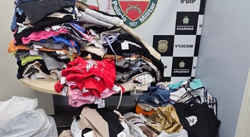 Do provador para o camburão: mulher é presa com roupas furtadas em lojas de moda em Manaus