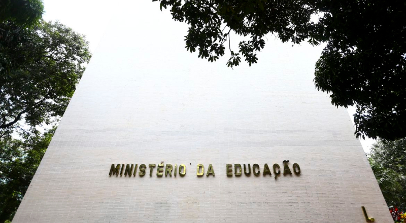 Sai lista de cursos superiores semipresenciais autorizados pelo MEC