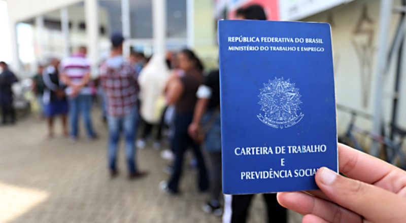 Desemprego recua para 5,6%, a menor taxa desde 2012, mostra IBGE