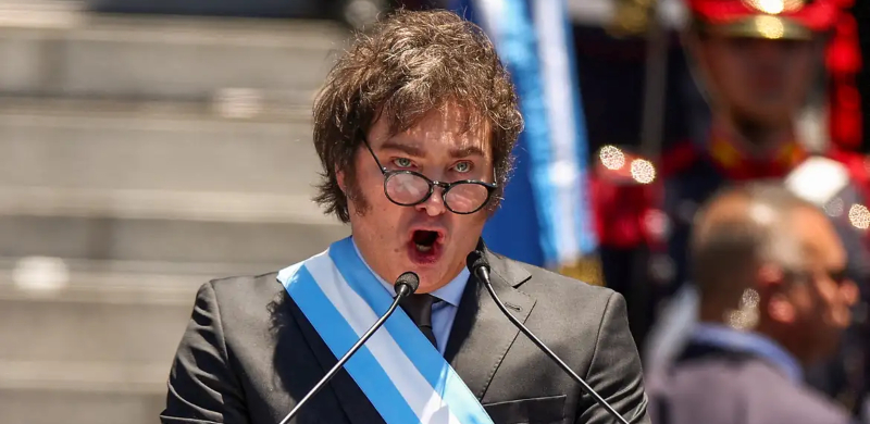 Parlamentares derrubam vetos de Milei em nova derrota no Congresso