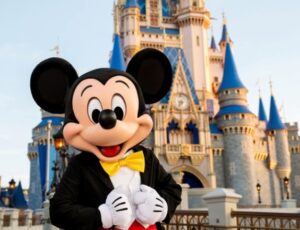 Disney lança ingresso exclusivo para latinos com acesso de 4 dias aos parques de Orlando; veja vídeo