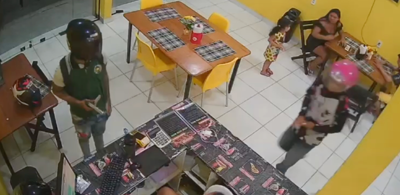 Clientes vivem momentos de pânico em assalto violento a pastelaria na Cidade Nova; veja vídeo