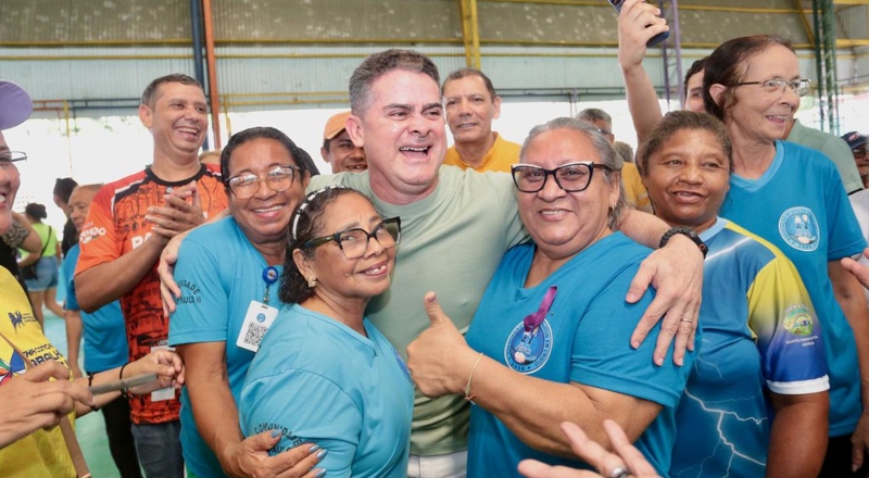 Prefeito David Almeida visita comunidade Pingo D’água e anuncia início da entrega das moradias para as famílias atingidas por deslizamento de terra