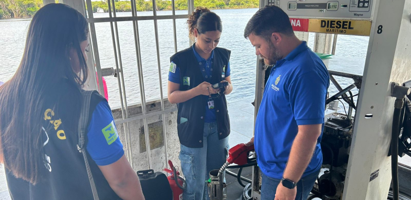 Operação Abastecimento Seguro: Postos flutuantes passam por fiscalização do Ipem