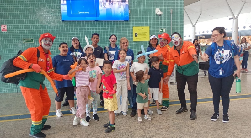 Prefeitura de Manaus participa do ‘Clean Up Day’ com garis da alegria e equipes de educação ambiental