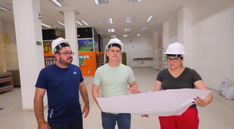 Prefeito David Almeida vistoria obras dos centros de acolhimento a pessoas em situação de rua no centro de Manaus