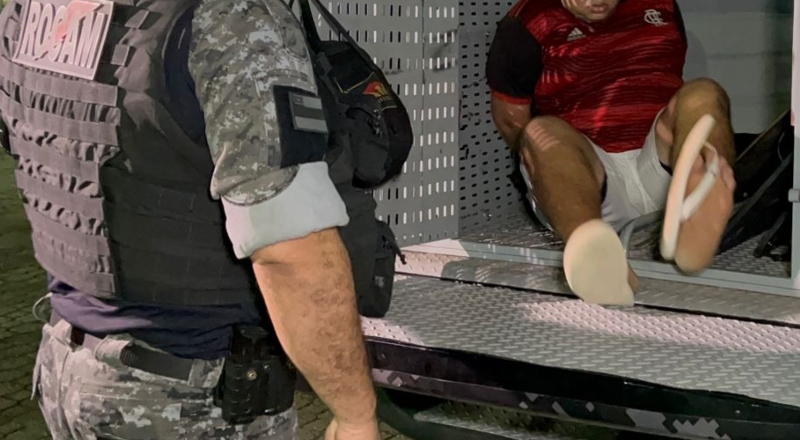 Flamenguista é preso com drogas na comunidade Braga Mendes; veja vídeo