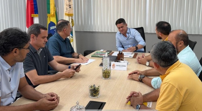 Prefeito David Almeida anuncia banca organizadora do concurso da Semed com mais de mil vagas