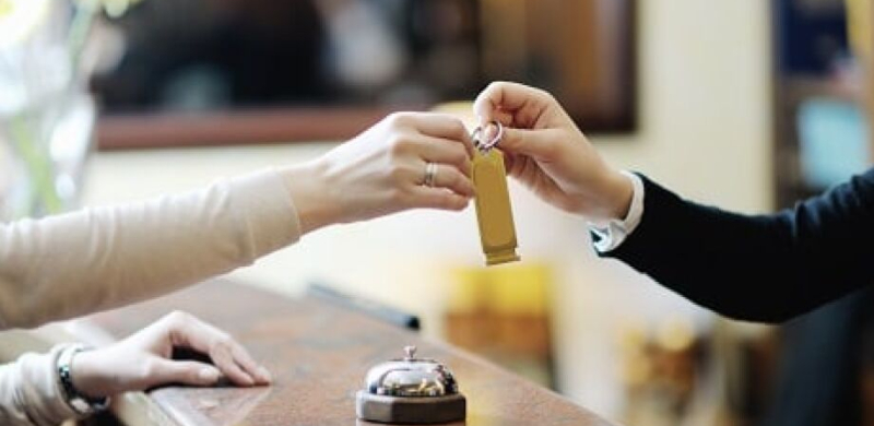 Turismo muda regras de check-in e check-out de hospedagens