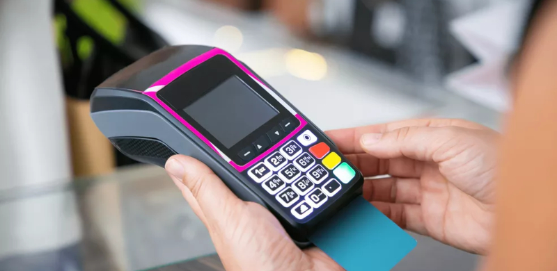 Motoristas de Manaus já podem parcelar multas municipais em até 12x no cartão de crédito