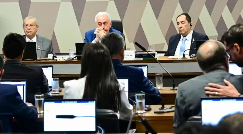 Comissão de Constituição e Justiça do Senado vota a PEC da Blindagem; veja vídeo