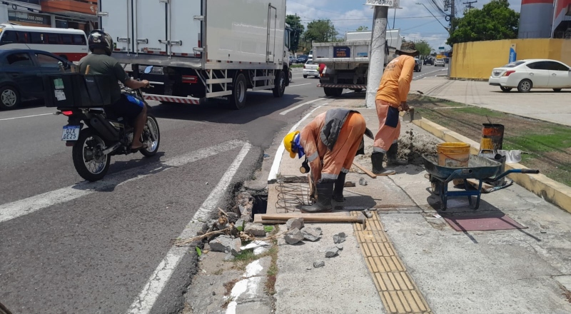 Prefeitura de Manaus recupera drenagem superficial e garante mais segurança na av. Torquato Tapajós