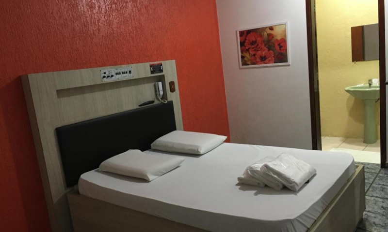 “Tu é só filtro”: cliente se revolta com aparência de menina do job e mete a facada nela em Manaus; veja vídeo