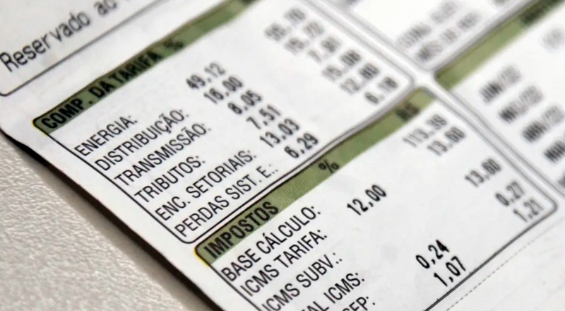 Aneel reduz bandeira para vermelha 1 na conta de luz em outubro