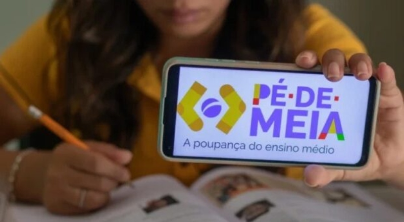 Pé-de-Meia: estudantes recebem 6ª parcela do benefício nesta segunda-feira (29)