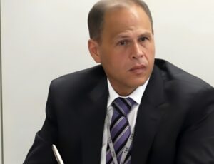 Eduardo Tagliaferro é conduzido até delegacia na Itália
