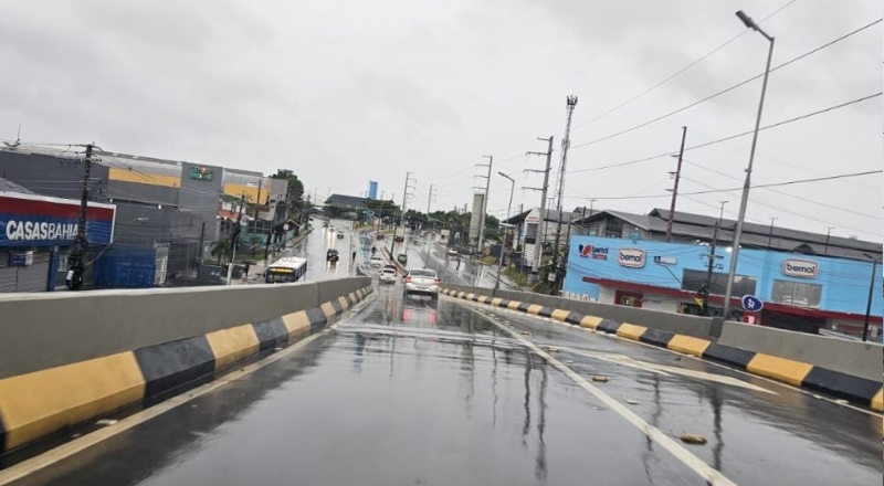 Manaus amanhece com forte chuva e tem trégua no calor nesta quinta-feira (2)