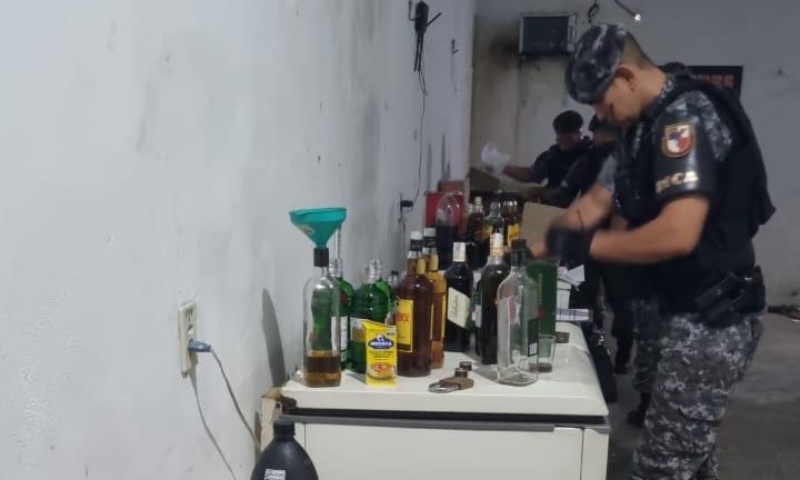 Alerta: laboratório clandestino de bebidas falsificadas é descoberto no Jorge Teixeira