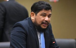 Justiça mantém prisão de vereador Bual e da chefe de gabinete após revelações de esquema de "Rachadinha"
