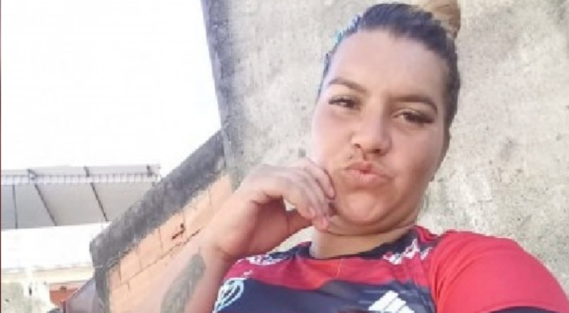 “Tenho filho, por favor”: jovem implora antes de ser morta na frente dos filhos; veja vídeo