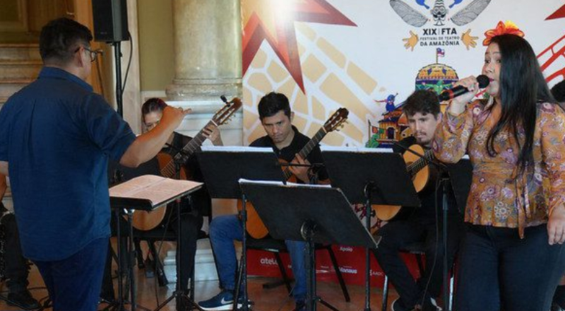 No ritmo do beiradão, ‘Sarau no Hall’ celebra identidade amazonense no Teatro Amazonas
