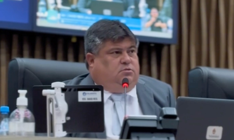 Presidente David Reis realiza pronunciamento na CMM após prisão de vereador Rosinaldo Bual