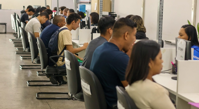 Frentista, vendedor e mais: 237 vagas de emprego estão disponíveis nesta terça-feira (7) no AM; confira