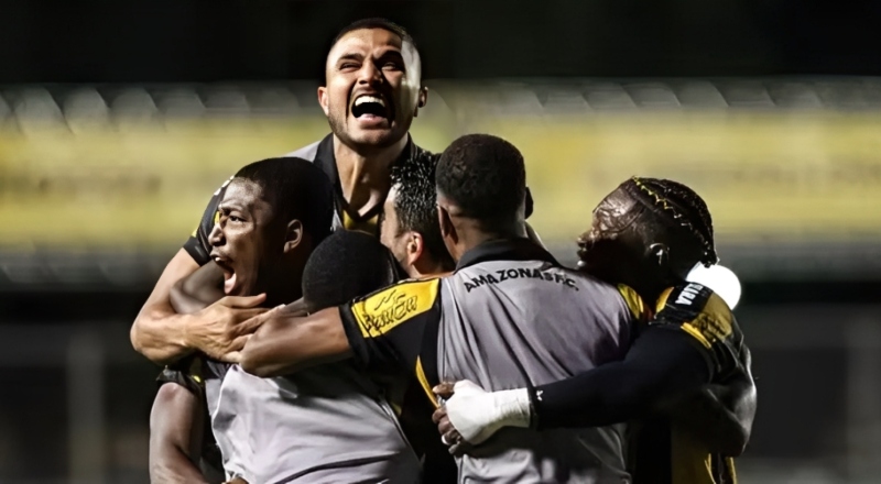 Amazonas FC vence Criciúma de virada e segue vivo na luta contra o rebaixamento na Série B