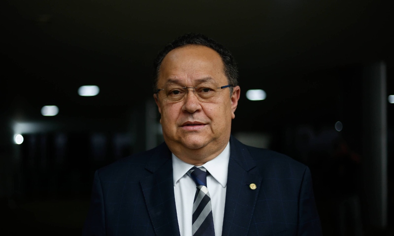 Silas Câmara emite nota de esclarecimento e nega licença para coordenar campanha de Omar Aziz