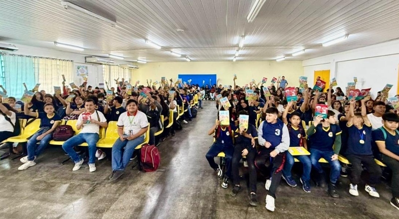 Ação educativa da Prefeitura de Manaus conscientiza estudantes sobre o combate à violência contra a pessoa idosa