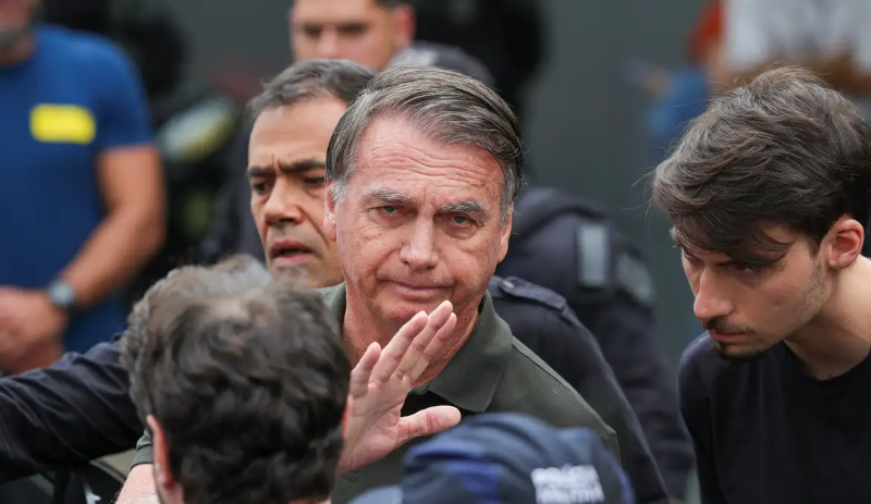 Moraes nega pedido da defesa e mantém prisão domiciliar de Bolsonaro