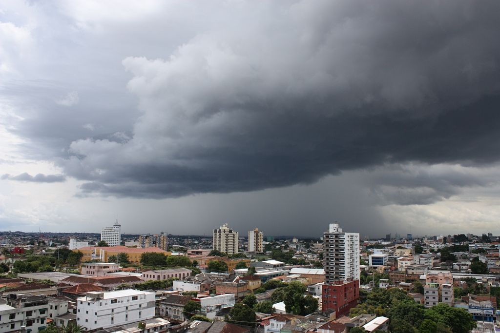 Manaus tem previsão de pancadas de chuva e ventos fortes nesta terça-feira (14)