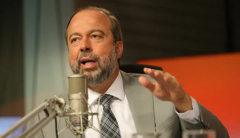 Não foi falta de energia, mas problema técnico, diz ministro Silveira