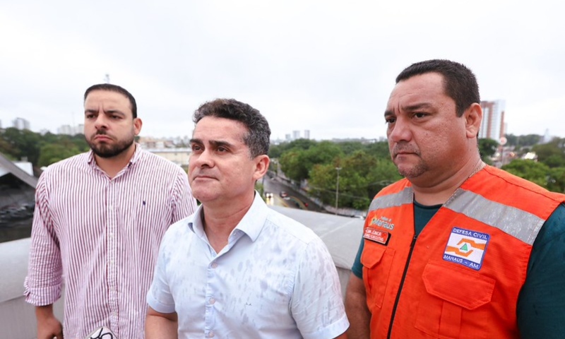 Prefeito David Almeida coordena ações da Prefeitura de Manaus durante fortes chuvas e alerta da Defesa Civil