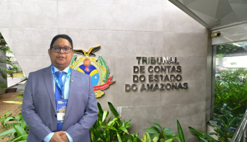 Prefeito de Tabatinga é alvo do TCE por “pregão relâmpago” de fardamento escolar