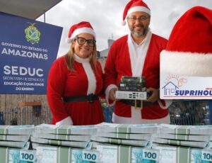"O natal chegou mais cedo!": Seduc-AM gasta quase R$ 3 milhões comprando microcomputadores