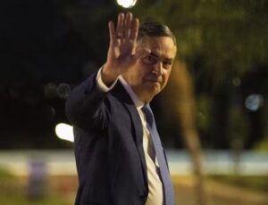 Despedida: Barroso encerra ciclo de 12 anos no STF e antecipa aposentadoria nesta sexta-feira