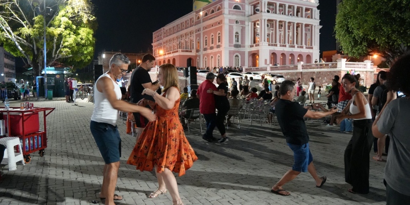 Banzeiro Cabôco celebra artistas locais em noite de música no Largo de São Sebastião