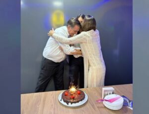 Bolsonaro e Michelle comemoram aniversário de 15 anos da filha Laura