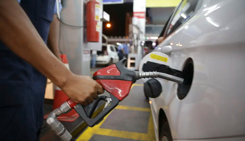 Petrobras reduz preço da gasolina em 4,9% a partir de hoje