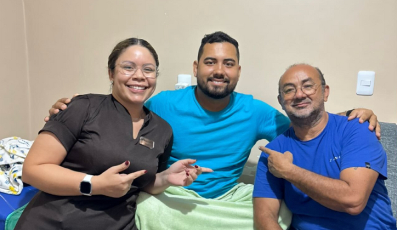 Prefeito de Boa Vista do Ramos, Jarlem CB, é internado após ser picado por aranha venenosa