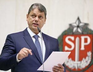“Diálogos cabulosos”: Tarcísio revela conversas do PCC monitorando pontos de tráfico; veja