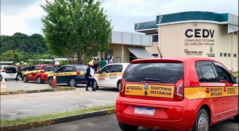 Autoescolas protestam em Manaus contra fim da obrigatoriedade de intermediação para emissão da CNH