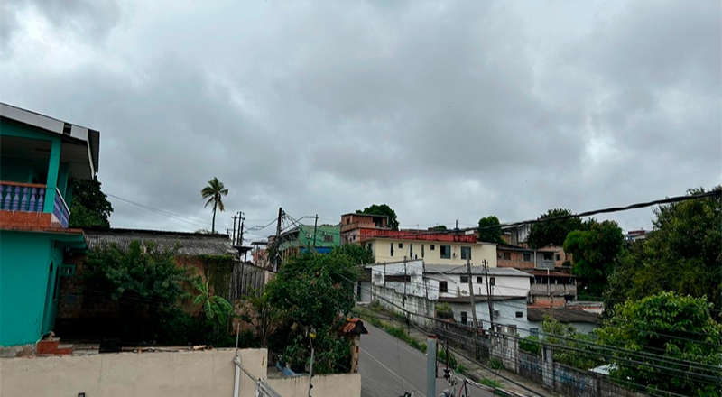 Céu cinzento e previsão de mais chuva marcam o feriado desta sexta-feira (24) em Manaus