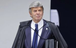 Luiz Fux diz que é “antidemocrático criar direito ao aborto pela via judicial”